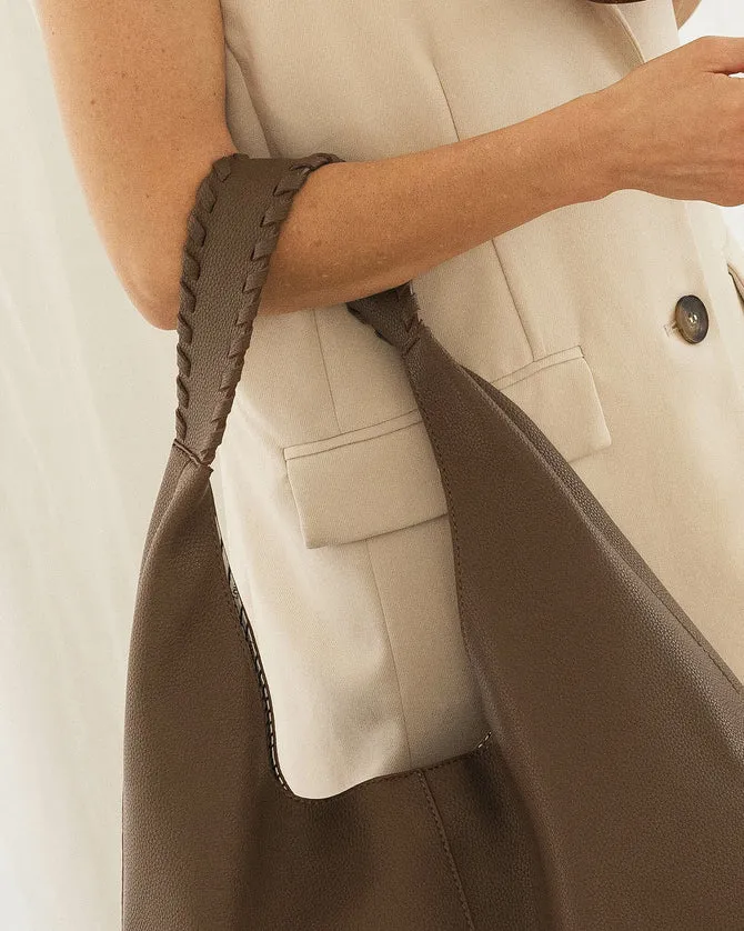 Avery Shoulder Bag in Mocha