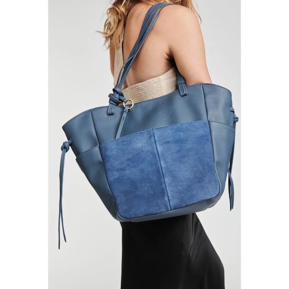 Chloe Hobo