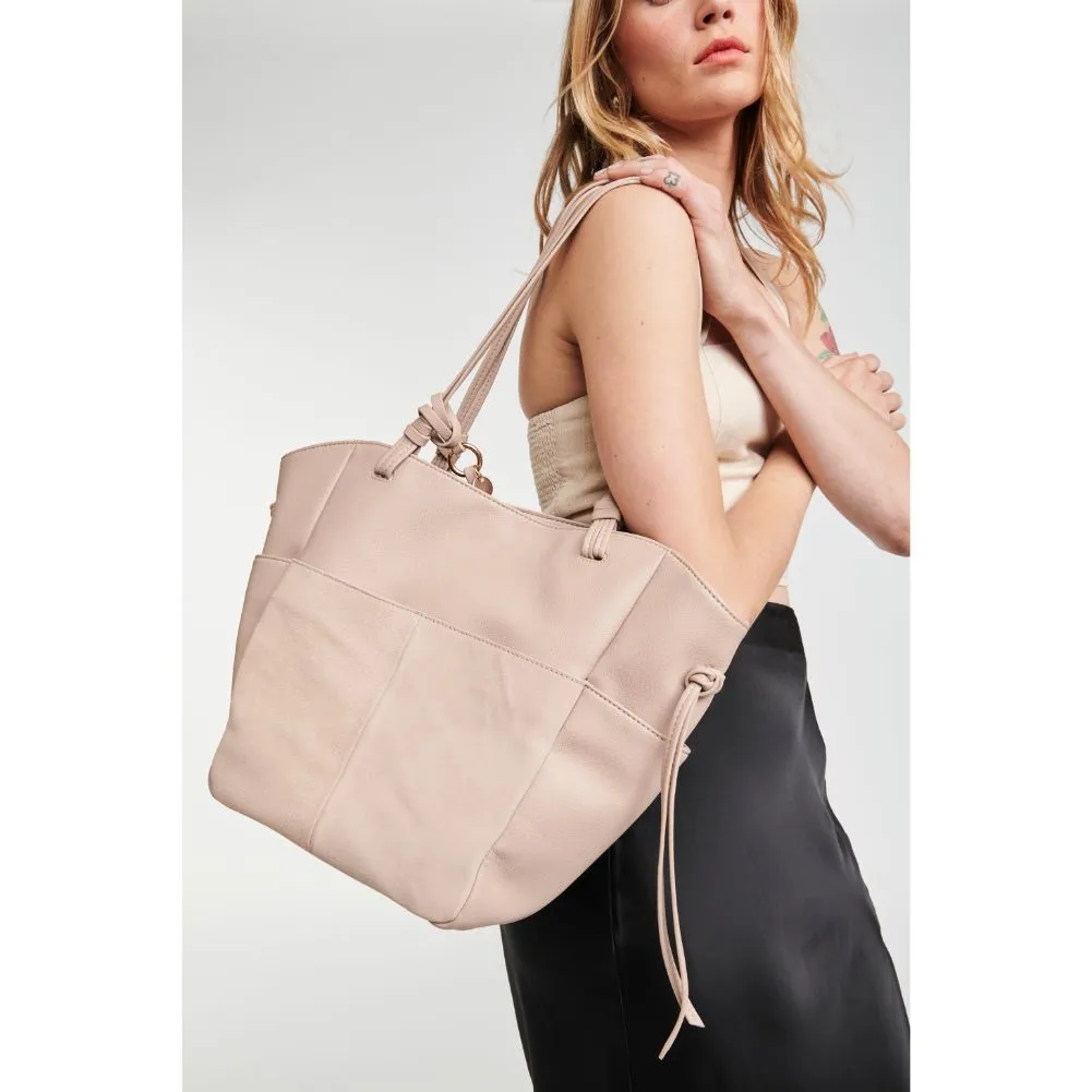 Chloe Hobo