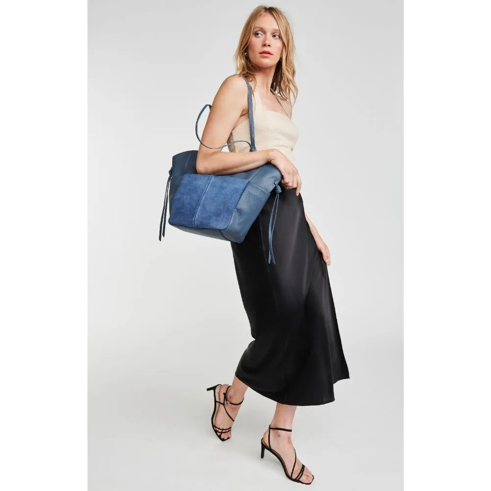 Chloe Hobo
