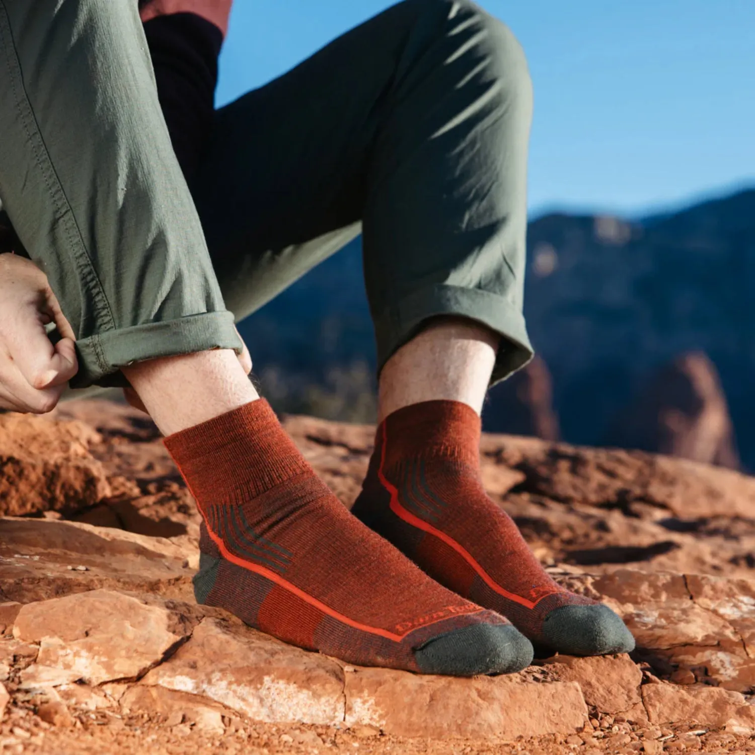 Darn Tough Mens Hiker Quarter Midweight Hiking Sock