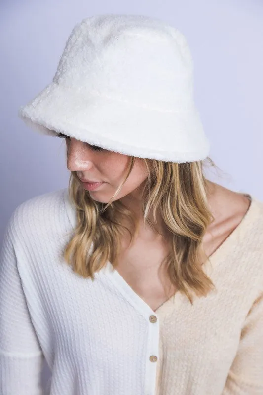GETTING A FUZZY FEELING BUCKET HAT