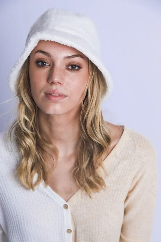 GETTING A FUZZY FEELING BUCKET HAT