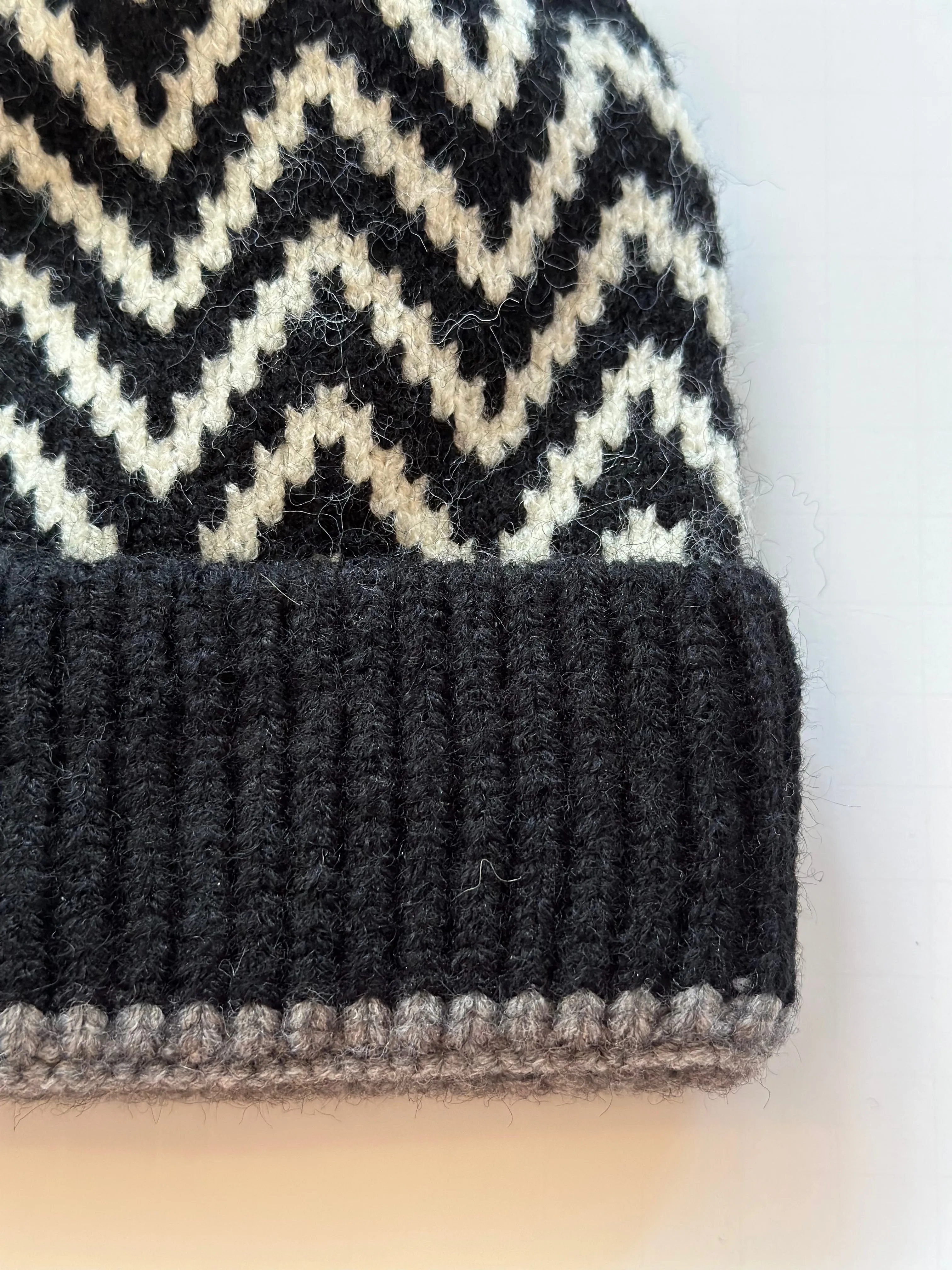 H41 CHEVRON BEANIE