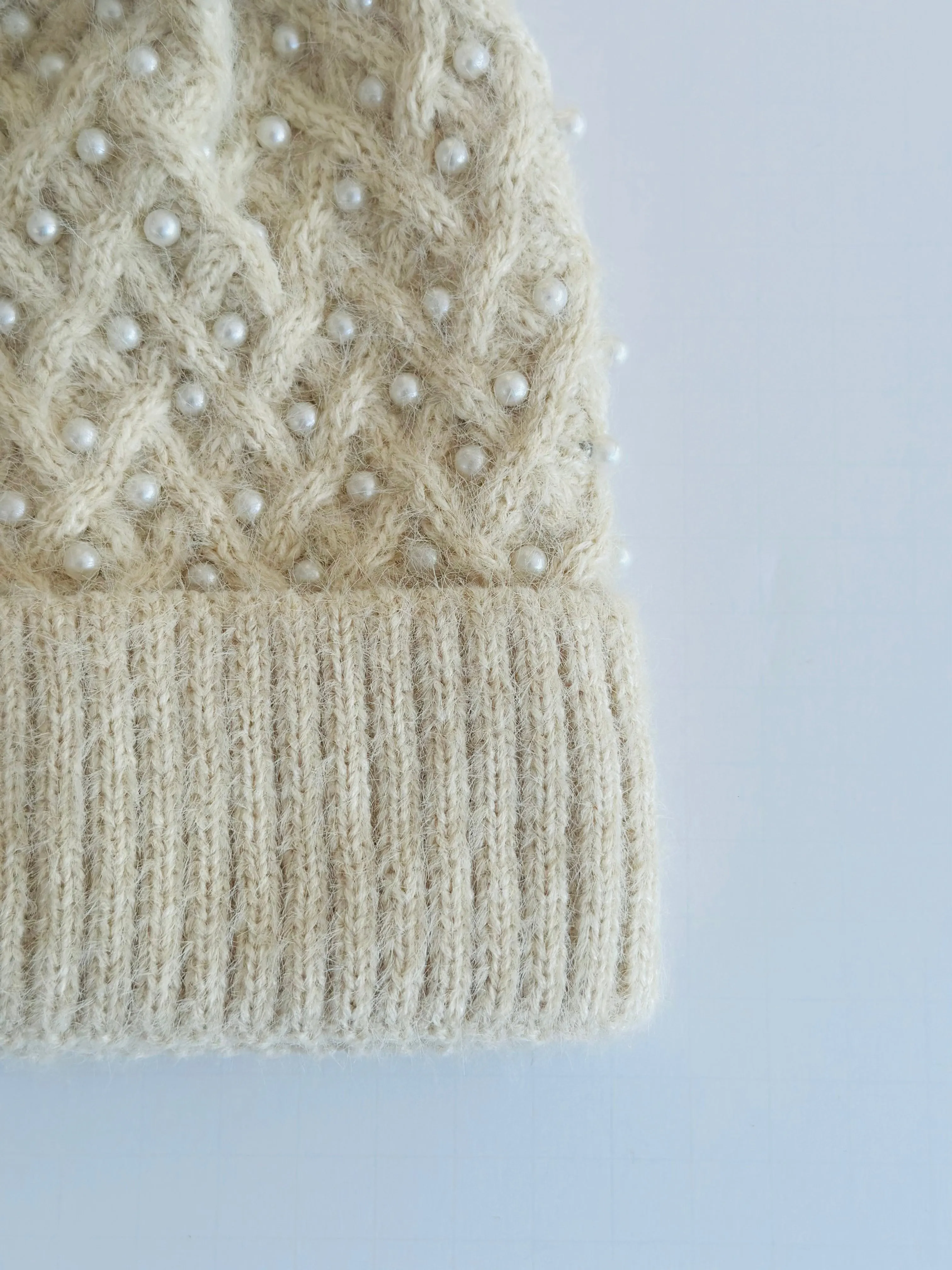 H52 PEARL BEANIE