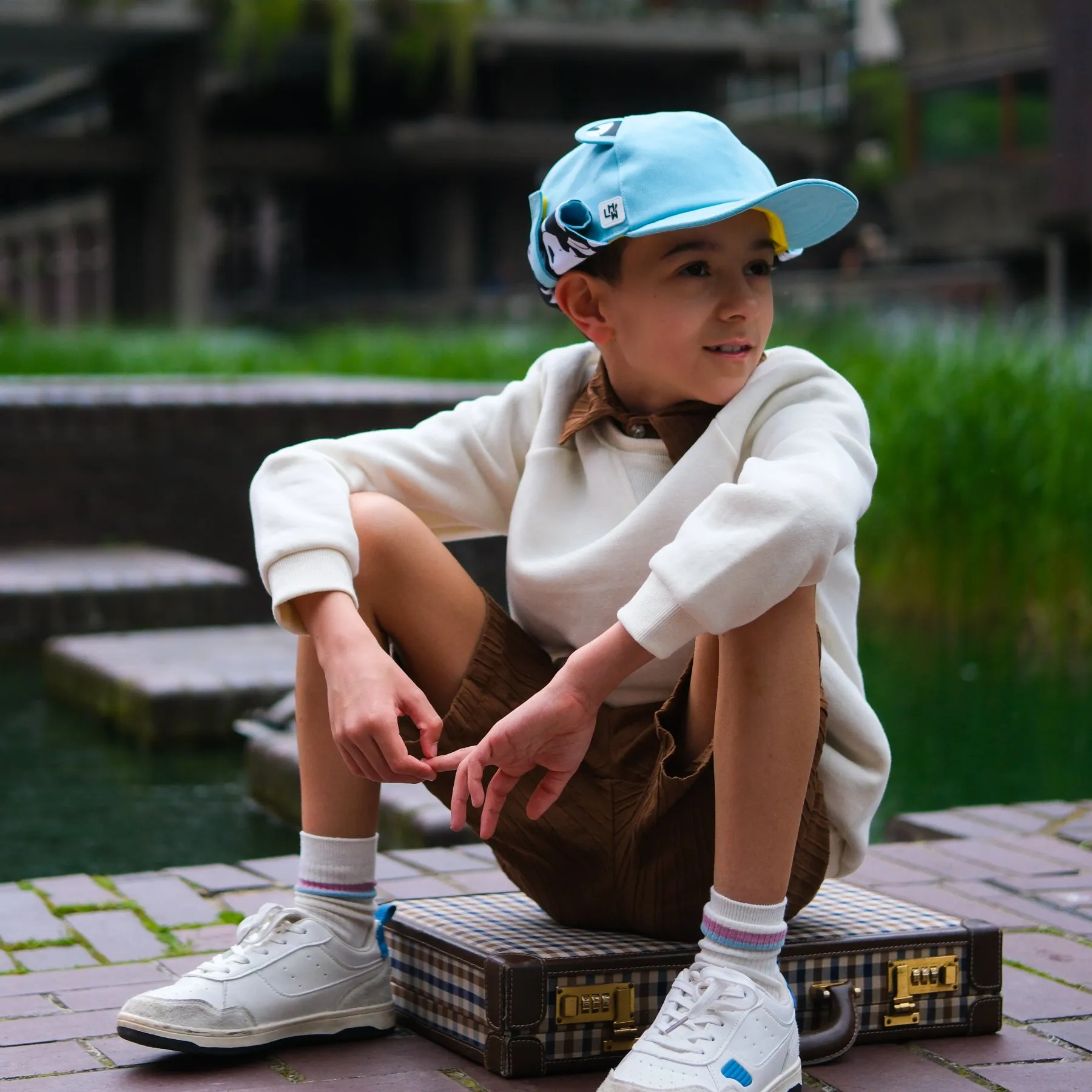 Kids Cub hat with neck flap: Pale Blue