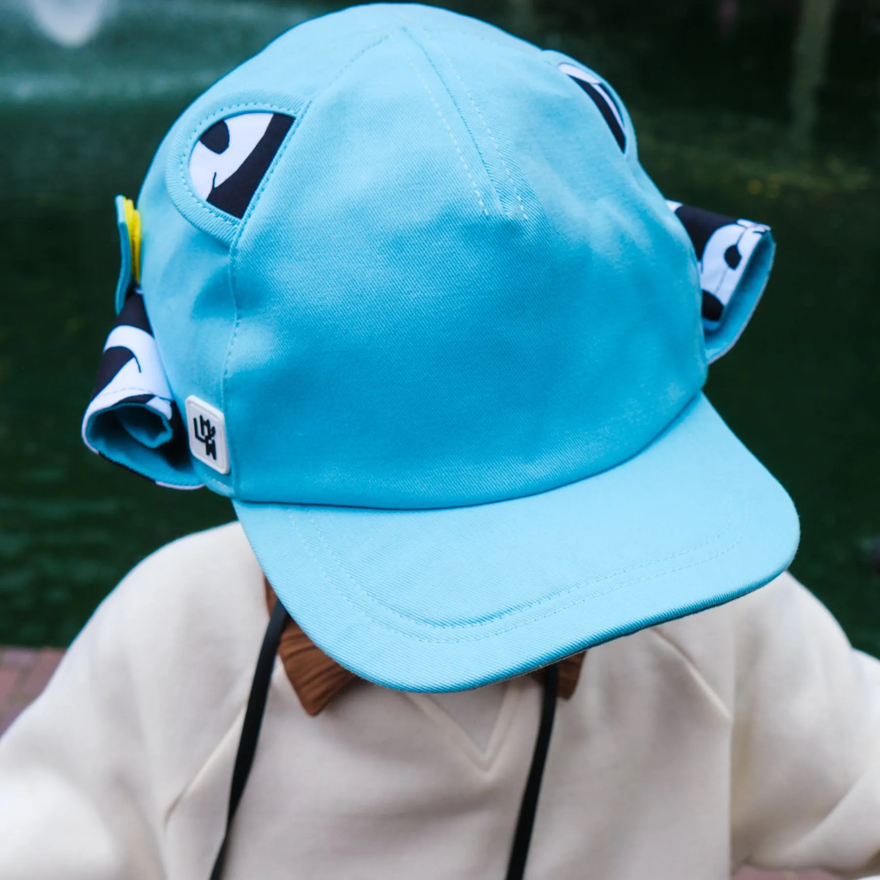 Kids Cub hat with neck flap: Pale Blue