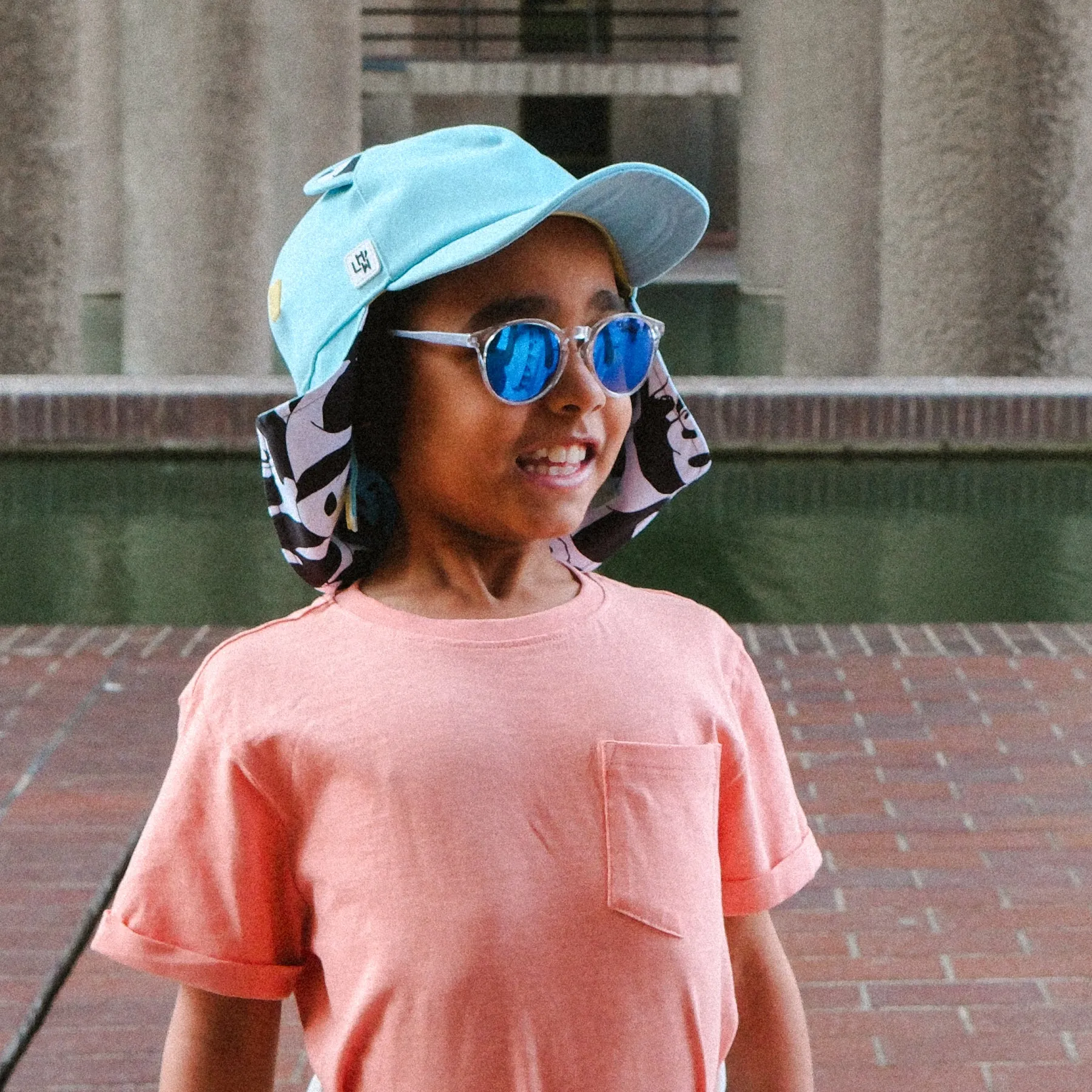 Kids Cub hat with neck flap: Pale Blue
