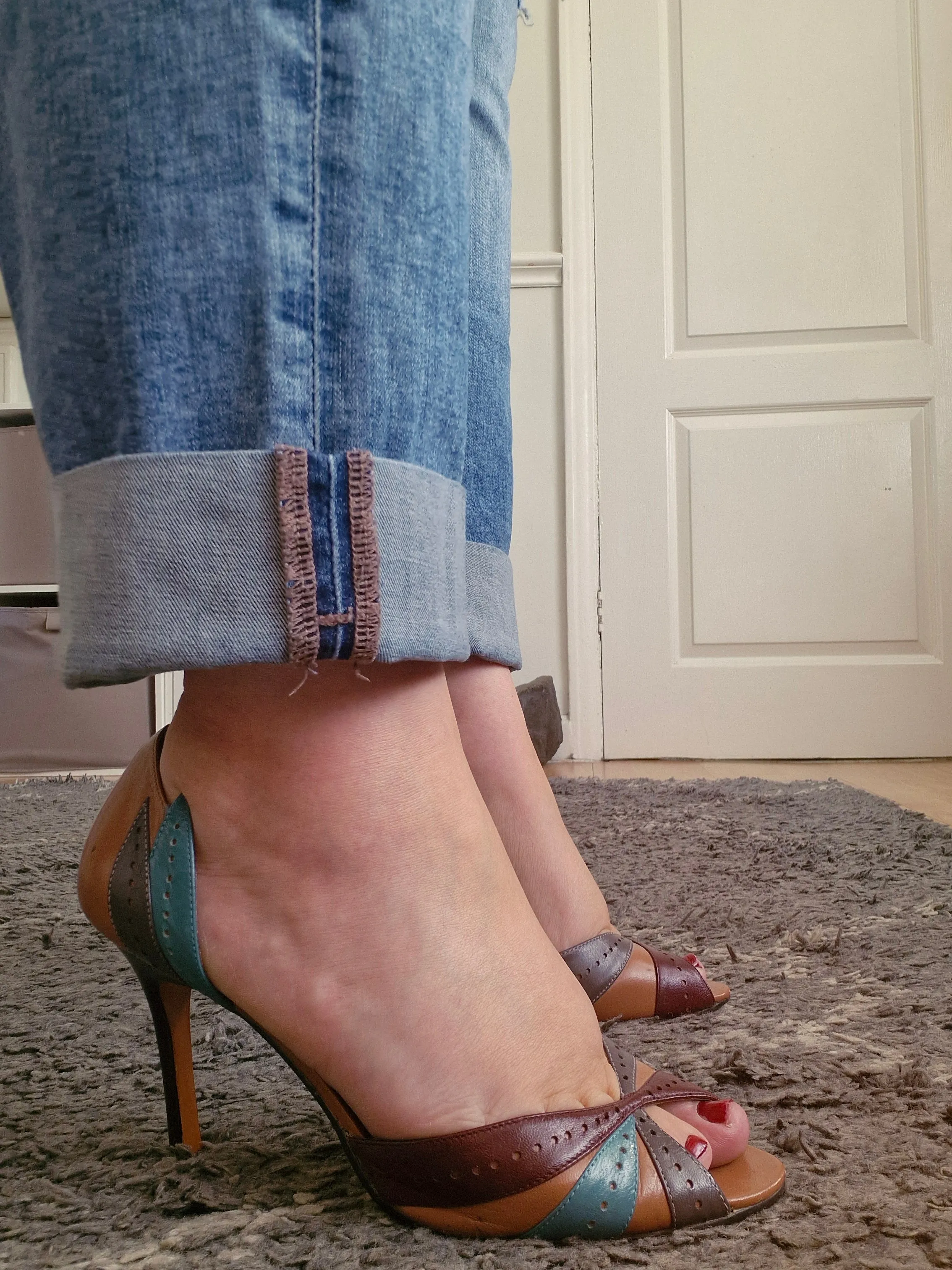 Leather Faith Cutaway Heels / Heavily Worn