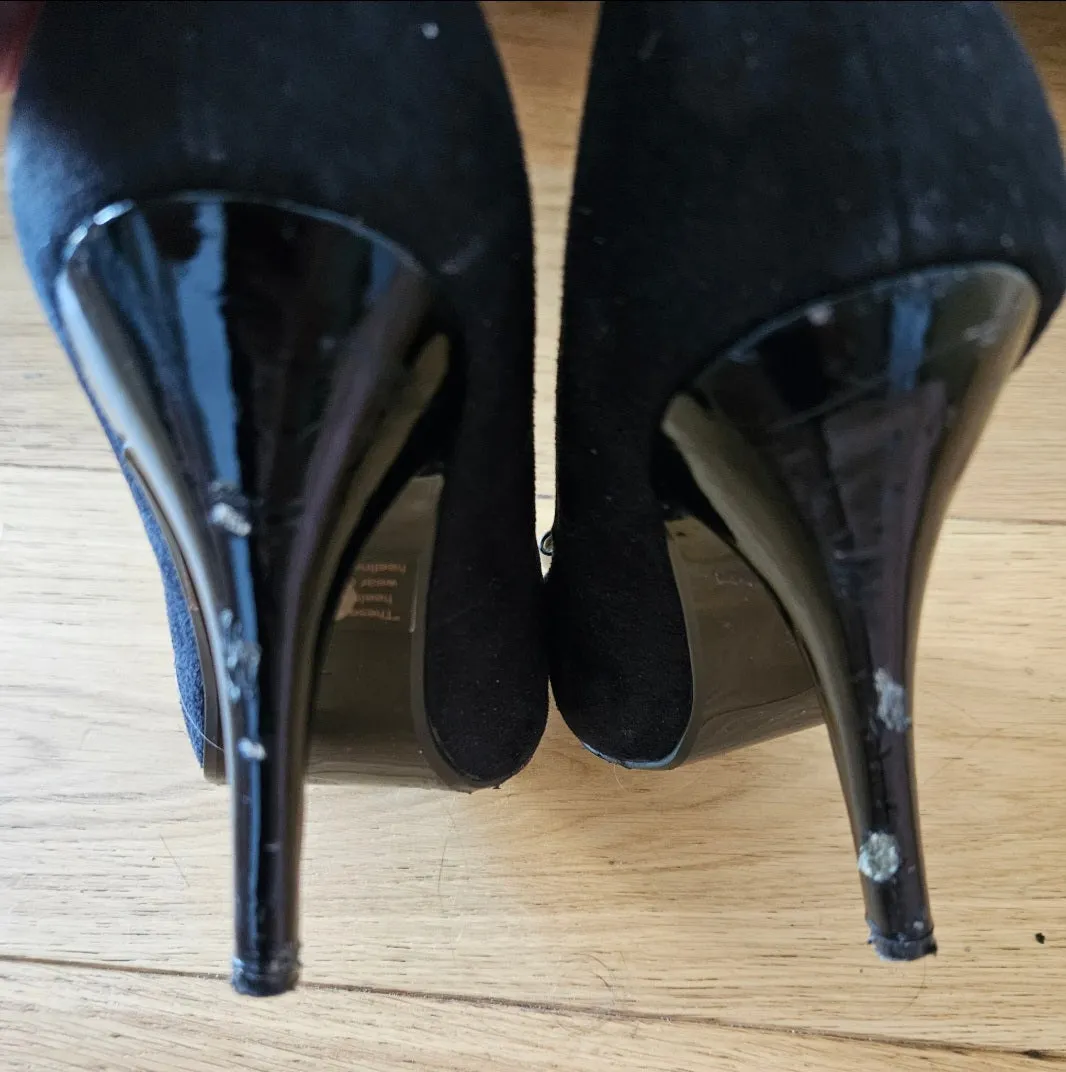 Peep Toe Well Worn Black Heels with Bow / UK5