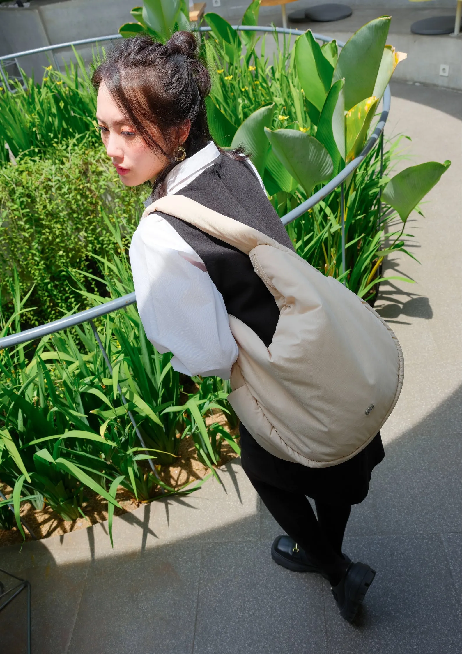 POSH SLOUCHY HOBO IN CRÈME