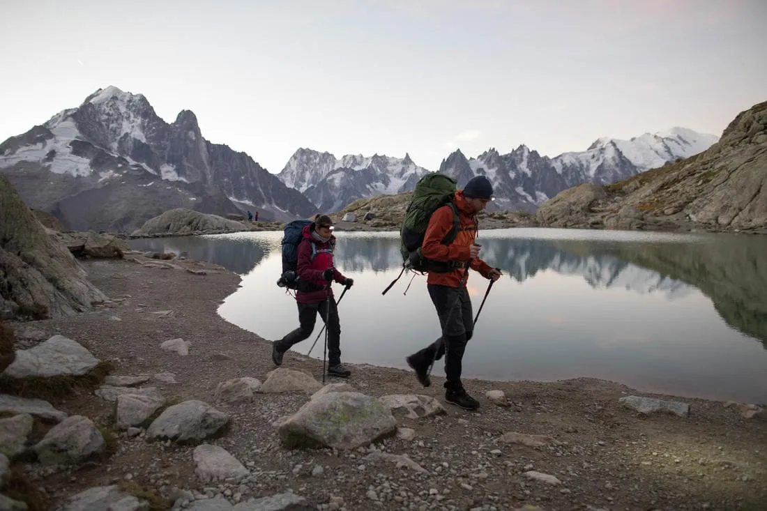 Sur-moufles de trekking montagne - mt500 imperméables noir - adulte
