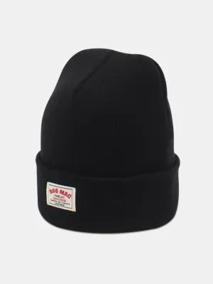 Topi rajutan neutral lembut dan hangat yang serba boleh