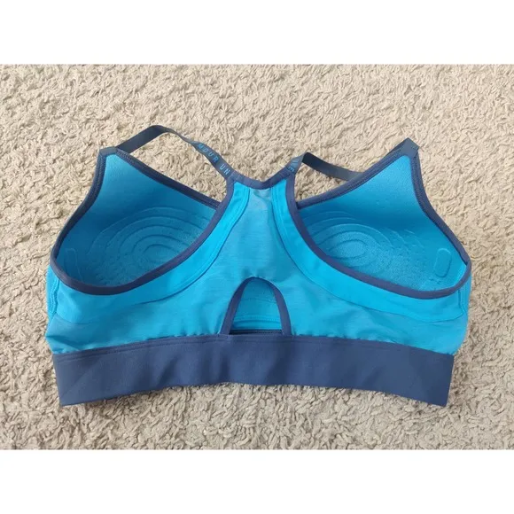 (V) Under Armour Women sport bra running gym hiking sz M