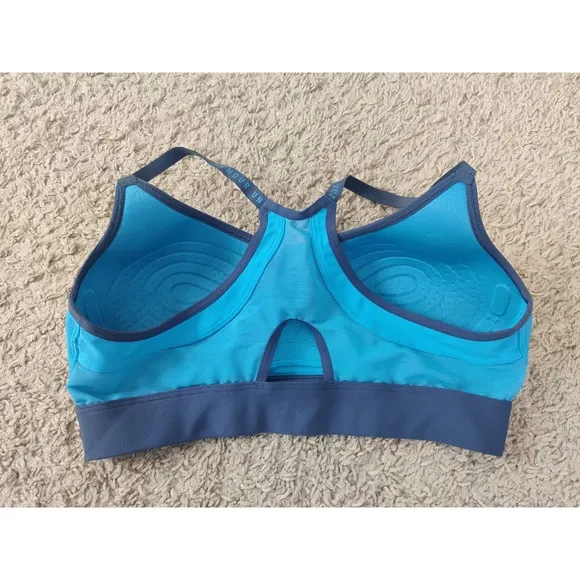 (V) Under Armour Women sport bra running gym hiking sz M