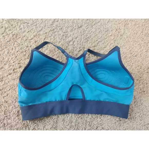(V) Under Armour Women sport bra running gym hiking sz M