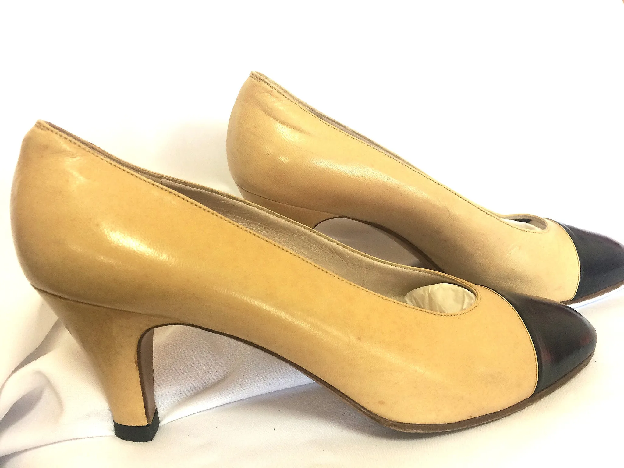 Vintage CHANEL beige and black leather shoes, classic pumps. EU 36, US5.5. small size. 050320r20