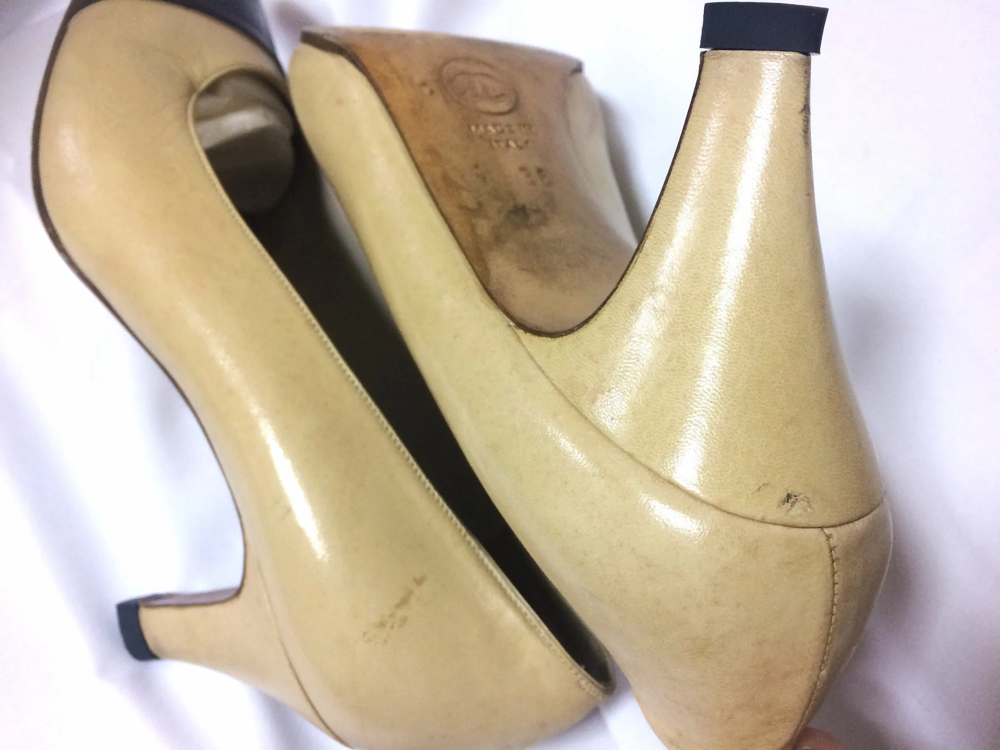 Vintage CHANEL beige and black leather shoes, classic pumps. EU 36, US5.5. small size. 050320r20