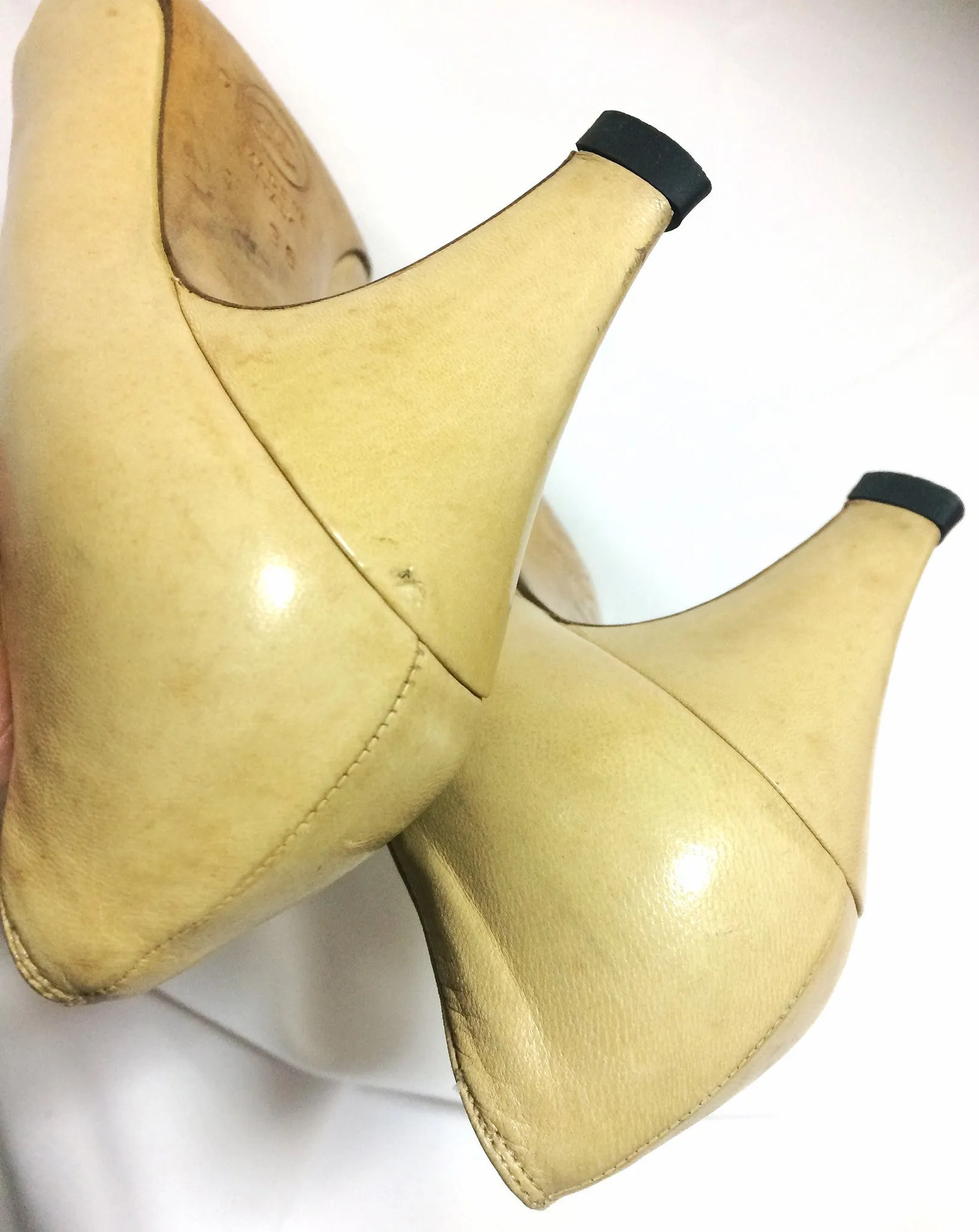 Vintage CHANEL beige and black leather shoes, classic pumps. EU 36, US5.5. small size. 050320r20